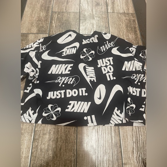 NIKE SPORTSWEAR ESSENTIAL CROPPED TEE Women’s Size L Black/White - Picture 2 of 7
